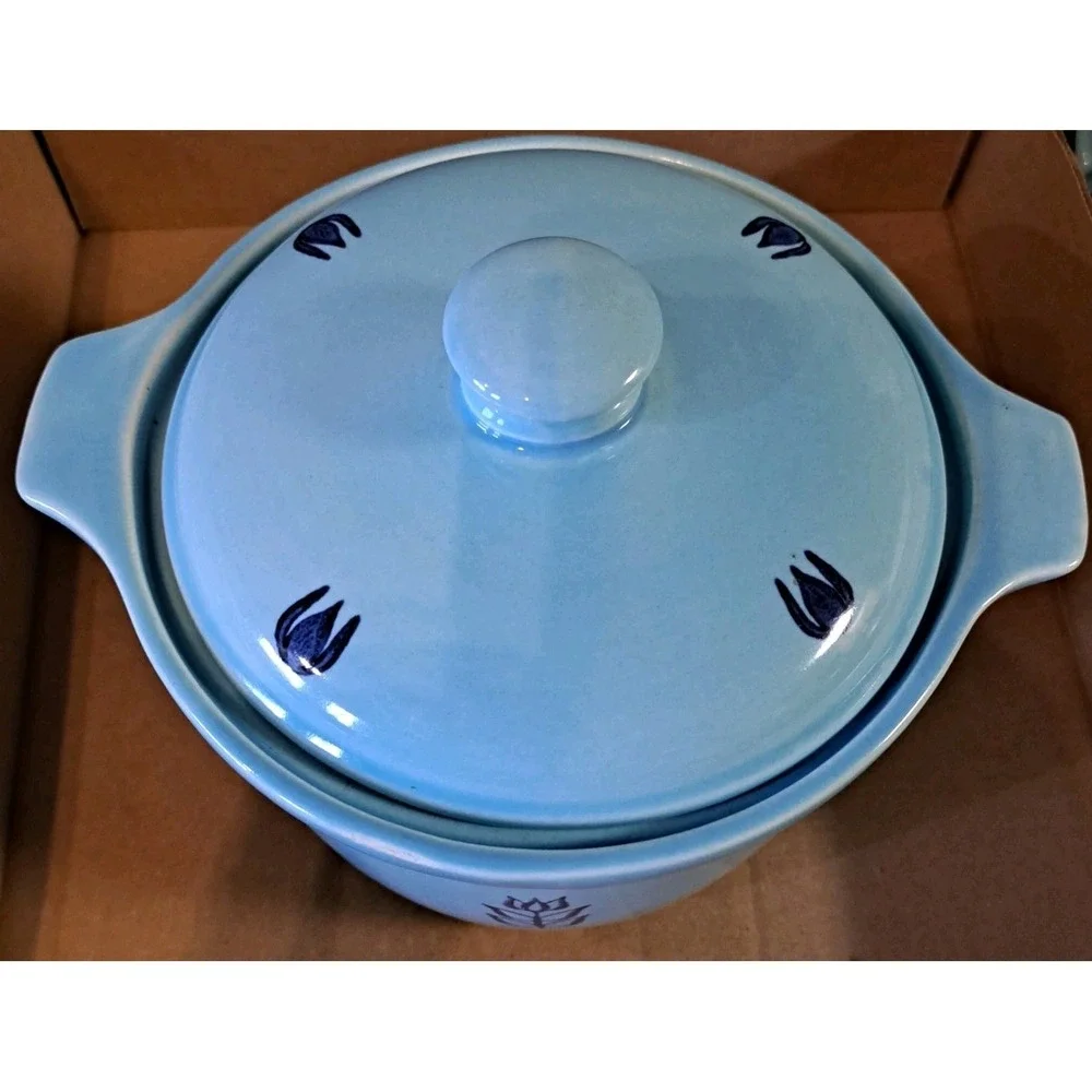 Vtg MCM Cronin Pottery DutchBlue Tulip Pattern Bean‎ Pot Casserole 2 QT Made USA